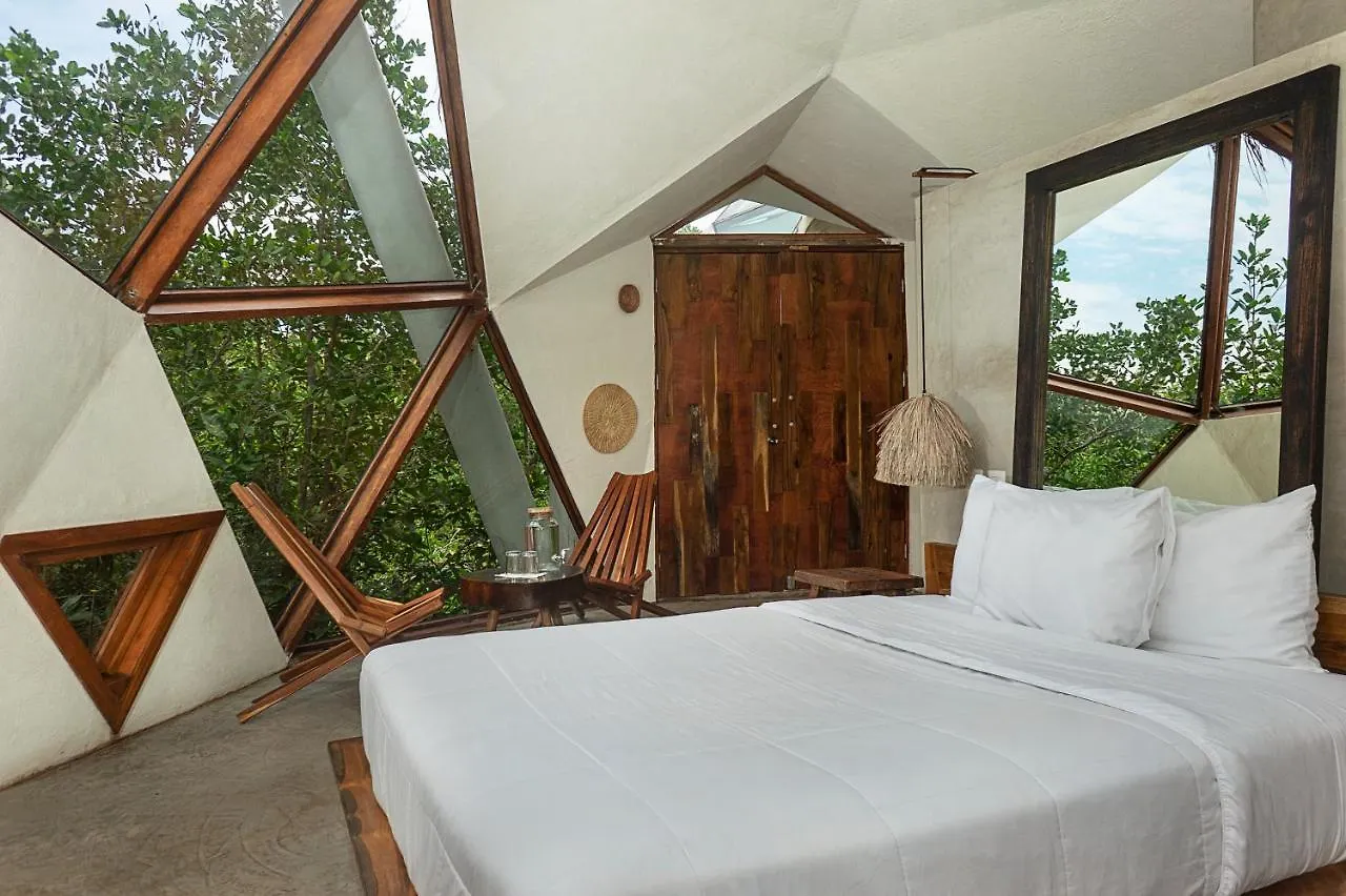 Mamasan Treehouses & Cabins Tulum