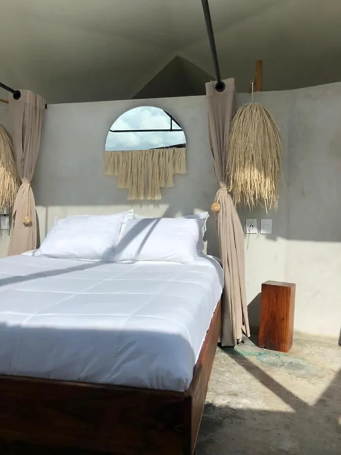 מלון טולום Mamasan Treehouses & Cabins