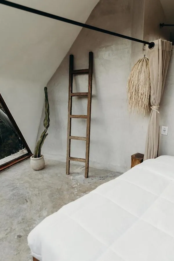 מלון טולום Mamasan Treehouses & Cabins