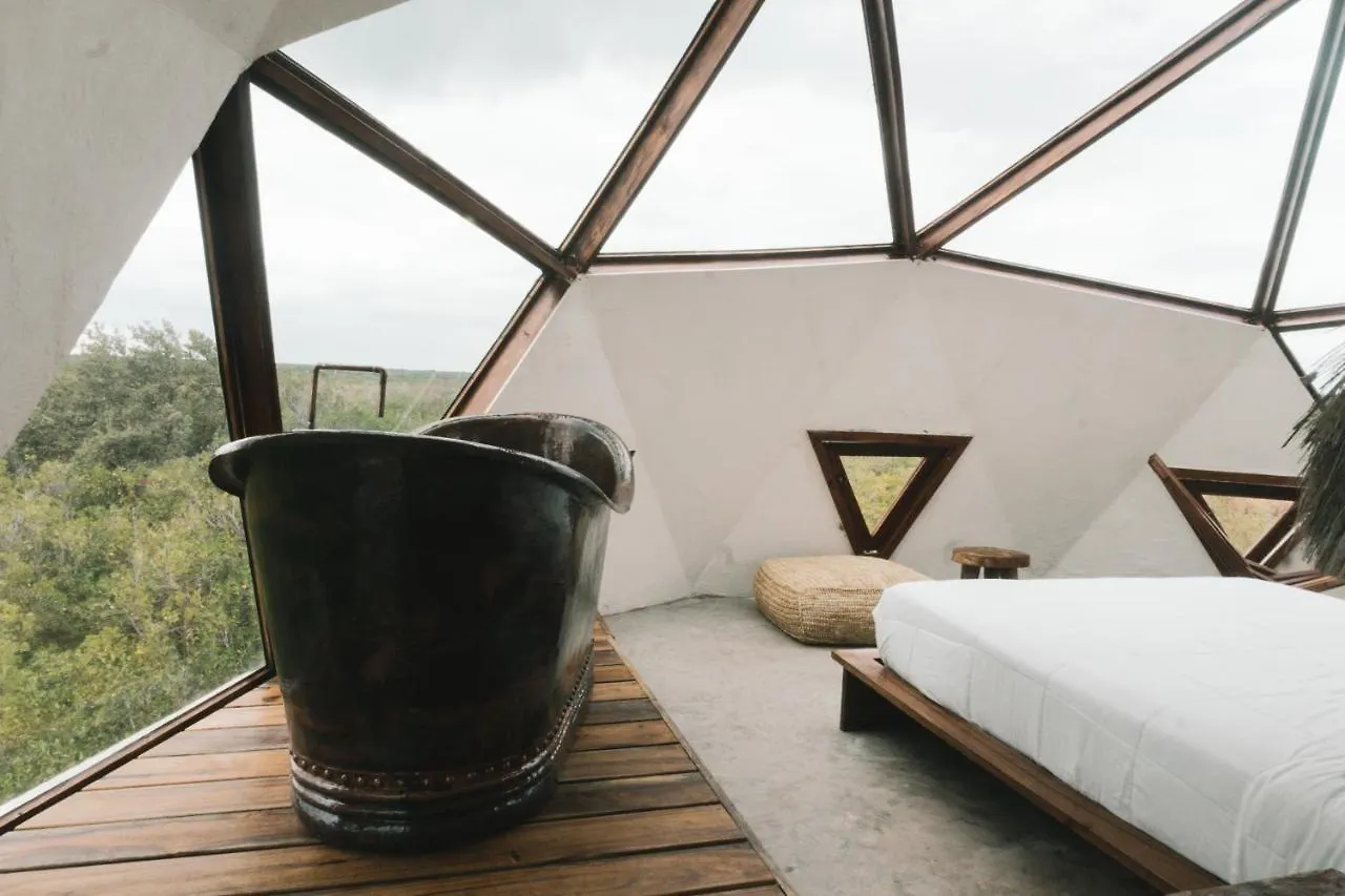 Mamasan Treehouses & Cabins Tulum